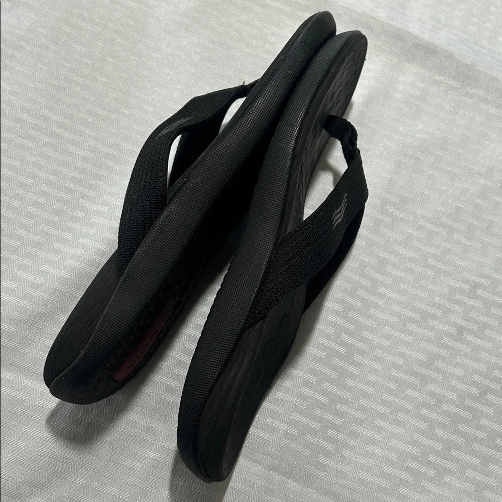 Vionic Wave 44 Black Flip-Flops 7 / 8 - Picture 12 of 15